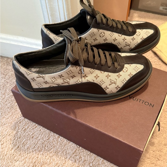 Louis Vuitton Black and Cream Monogram Shoes - Picture 5 of 7